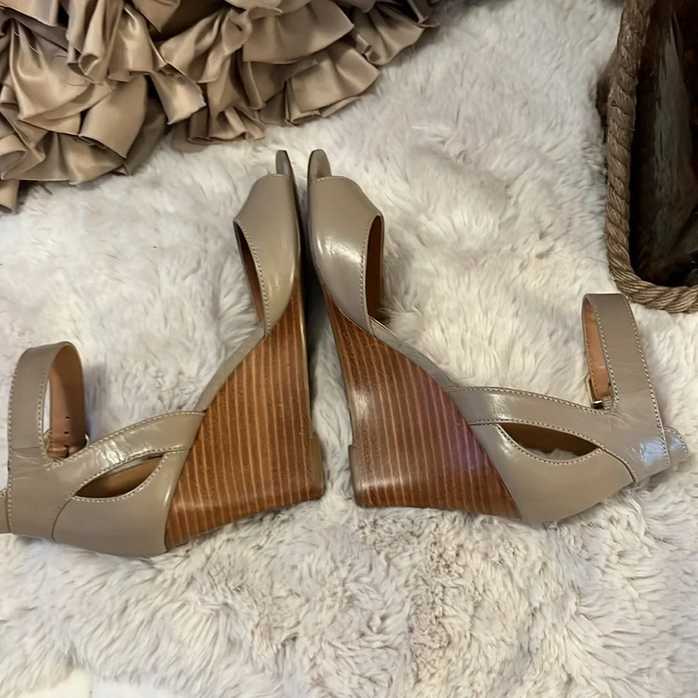 Nine West Womens Beige Taupe Leather Peep Toe Ankle Strap Wedge Heel Shoes 7